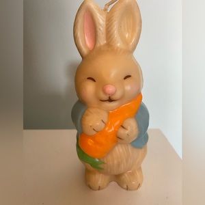 Vintage 1980s Avon Gift Candle Unused Bunny Holding Carrots in original box